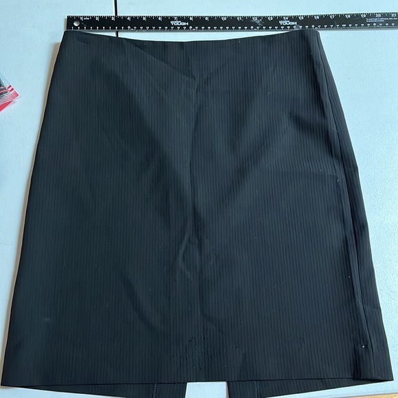 Bebe size large black pencil skirt has stretch perfect for year round - Picture 2 of 8